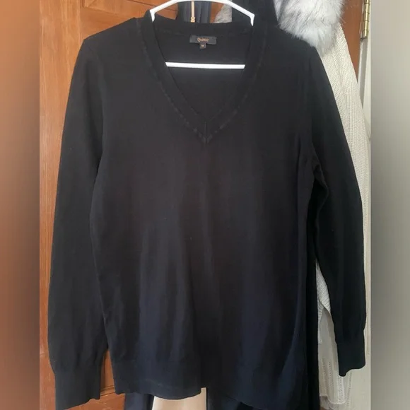 Quince Lightweight Cotton Cashmere Black V-Neck Women's Sweater - Picture 5 of 8